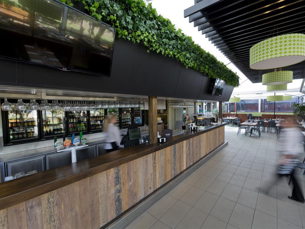 The Glen Hotel And Suites Rochedale Exterior photo