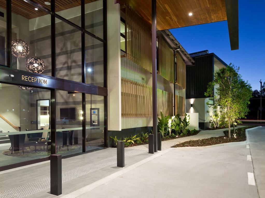 The Glen Hotel And Suites Rochedale Exterior photo