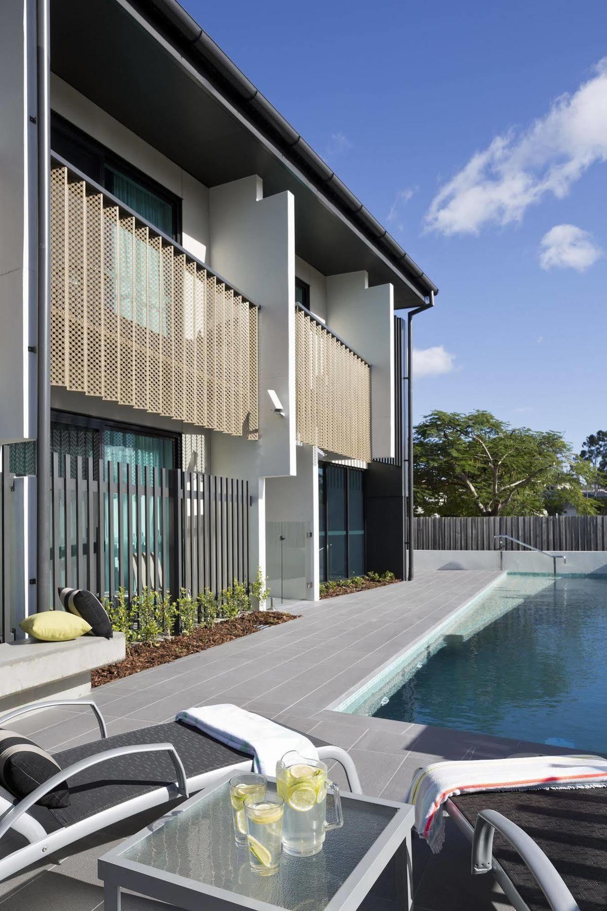 The Glen Hotel And Suites Rochedale Exterior photo
